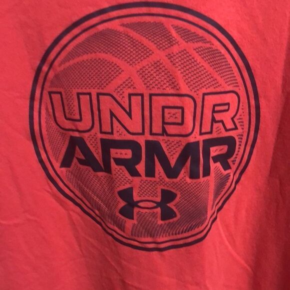 UNDER Armour loose short sleeve shirt size xlarge. - Picture 2 of 4